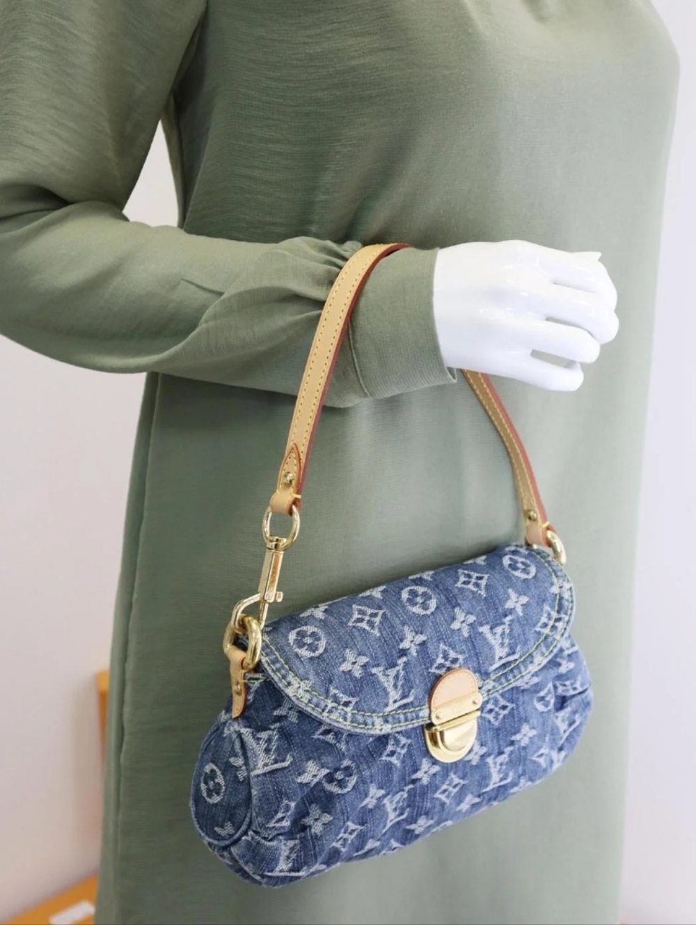 Cotton Classic Jean Wash Blue Denim Remix Pleated Signtature Mini Purse